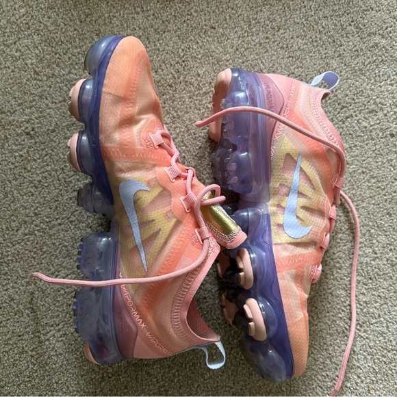 Nike Vibrant Pink and Purple VaporMax Shoes - Picture 5 of 8